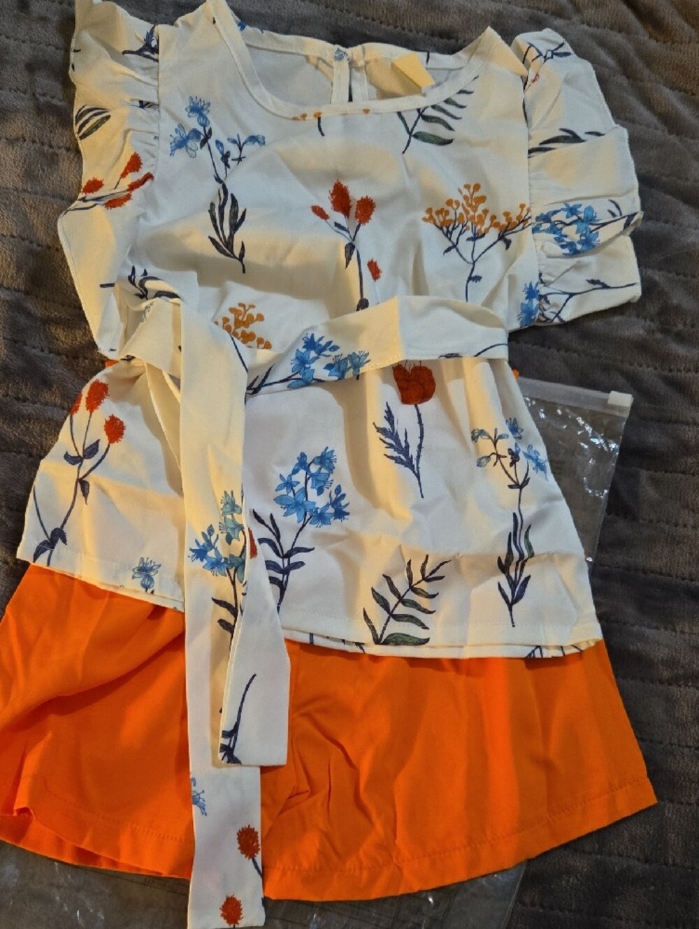 Girls Floral Print Puff Sleeve Top with Bright Orange Shorts - Picture 3 of 4